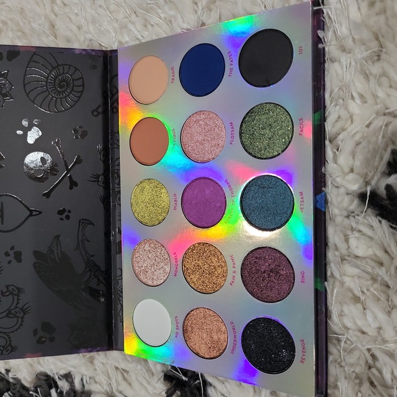 colourpop disney villains eyeshadow palette - Picture 2 of 3